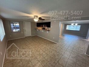 5631 Canosa Dr in Holiday, FL - Foto de edificio - Building Photo