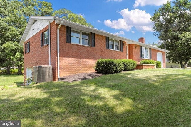 579 Overcash Rd in Chambersburg, PA - Building Photo - Building Photo