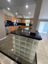 8401 NW 8th St in Miami, FL - Building Photo - Building Photo