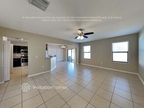 4718 Lindever Ln, Unit 403 in Palmetto, FL - Foto de edificio - Building Photo
