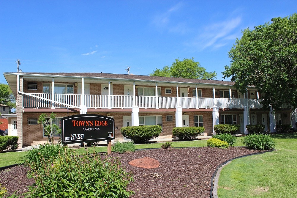 Town's Edge Apartments in Madison, WI - Building Photo