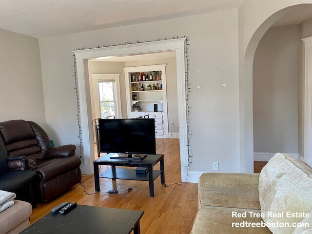 129 Brooks St, Unit 2 in Boston, MA - Building Photo - Building Photo