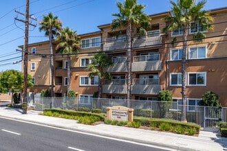 Stonegate I in Anaheim, CA - Building Photo - Building Photo