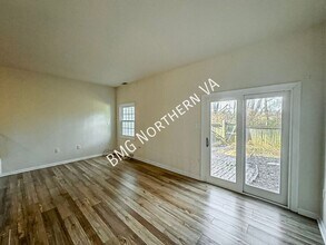 9963 Capperton Dr in Oakton, VA - Building Photo - Building Photo