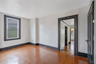 35 W 9th St in Oswego, NY - Foto de edificio - Building Photo