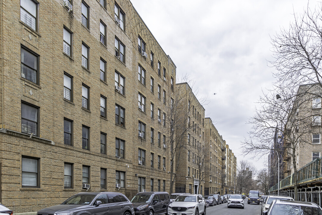 2187 Holland Ave in Bronx, NY - Building Photo