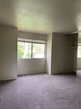 545 Woodside Oaks in Sacramento, CA - Building Photo - Building Photo