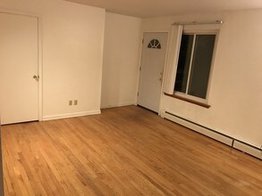 135 New Britain Ave, Unit C in Farmington, CT - Foto de edificio - Building Photo