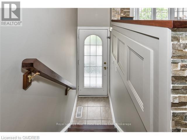 688 Rowley Common in Burlington, ON - Building Photo - Building Photo