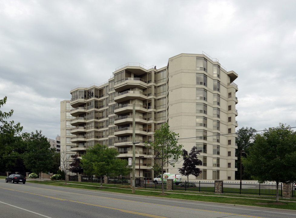 1770 Main St W in Hamilton, ON - Building Photo