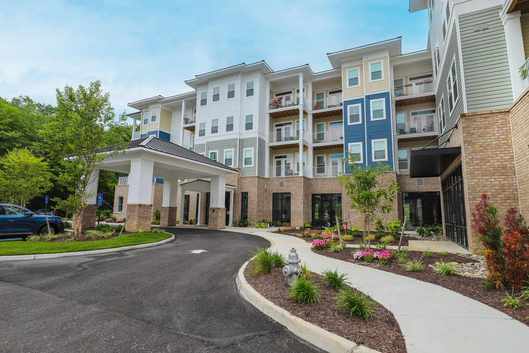 Royal Sail Apartments at Bridgeport in Suffolk, VA - Building Photo