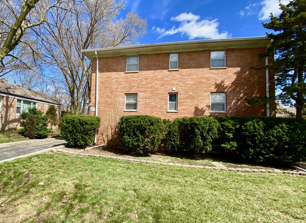 317 S Plum Grove Rd in Palatine, IL - Building Photo