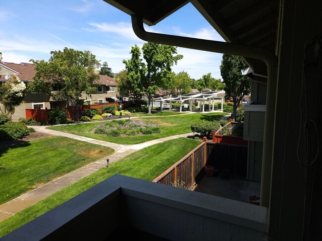 7633 Arbor Creek Cir in Dublin, CA - Foto de edificio - Building Photo