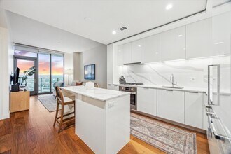 44 East Ave, Unit 2304 in Austin, TX - Foto de edificio - Building Photo