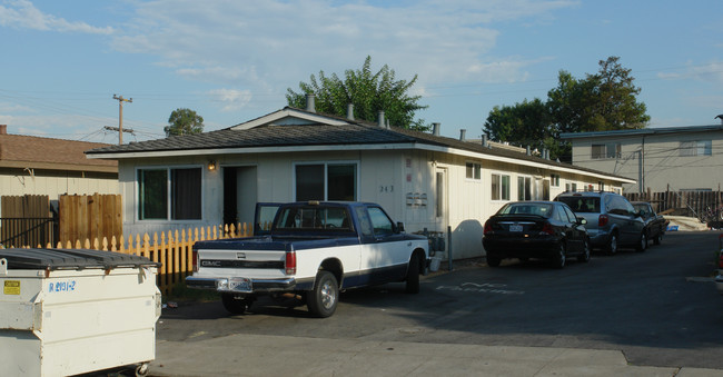 241-243 Selwyn Dr in Milpitas, CA - Building Photo - Building Photo