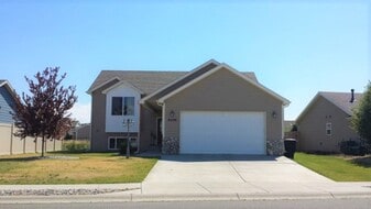 5238 Sacagawea Dr in Billings, MT - Building Photo