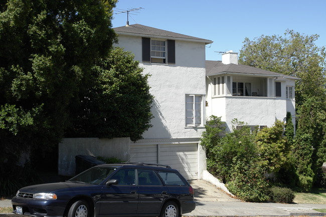 2204 Ivy Dr in Oakland, CA - Building Photo - Building Photo