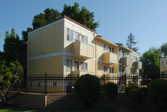 Reed Oaks Apartments in San Jose, CA - Building Photo - Building Photo