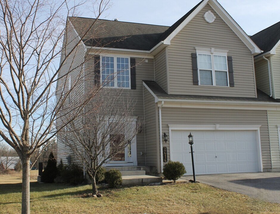 2616 Brownstone Dr in Dover, PA - Building Photo