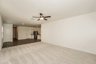 5549 Bluebell Mdw in Converse, TX - Building Photo - Building Photo