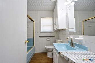 345 E Torrey St-Unit -B in New Braunfels, TX - Building Photo - Building Photo
