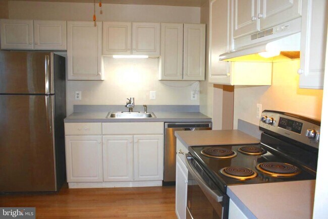 7438 Ardglass Dr in Lorton, VA - Building Photo - Building Photo