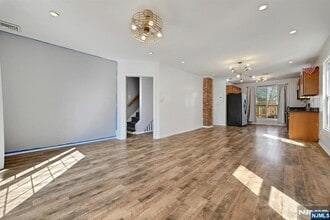 30 Columbia Terrace in Edgewater, NJ - Foto de edificio - Building Photo