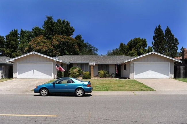 8073 Treecrest Ave in Citrus Heights, CA - Foto de edificio - Building Photo