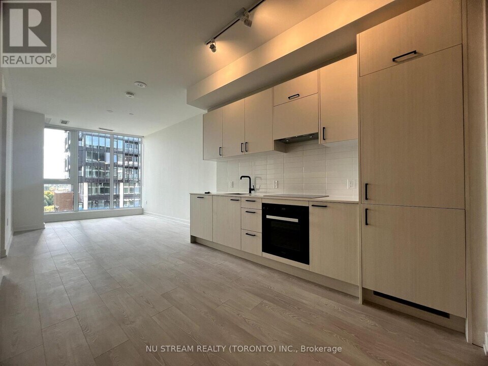 1 Kyle Lowry Rd in Toronto, ON - Building Photo