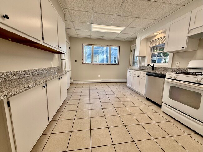 31 Park St, Unit 1 in Medford, MA - Foto de edificio - Building Photo