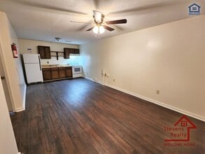 246 Dogwood Pointe Dr in McMinnville, TN - Foto de edificio - Building Photo