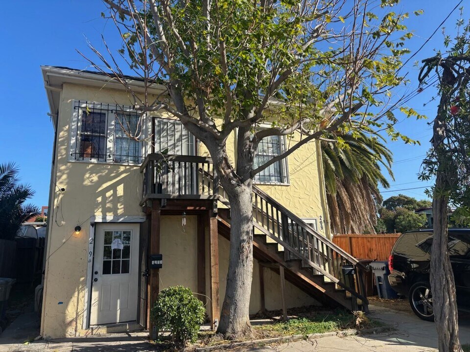 209 J St in Antioch, CA - Building Photo