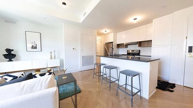 358 W 48th St, Unit 7E in New York, NY - Foto de edificio - Building Photo
