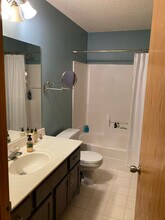 4987 Grenwich Ave N in Oakdale, MN - Building Photo - Building Photo