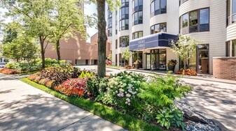 1730 N Clark St in Chicago, IL - Building Photo