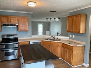 1049 Royal Dr in Canonsburg, PA - Building Photo - Building Photo