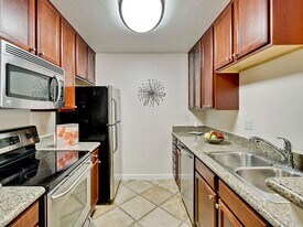 684 Teatree Ct, Unit 2 Bedroom 2 Bath for Rent in San Jose, CA - Building Photo