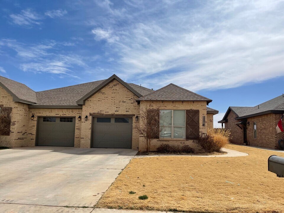 2007 102nd St in Lubbock, TX - Building Photo