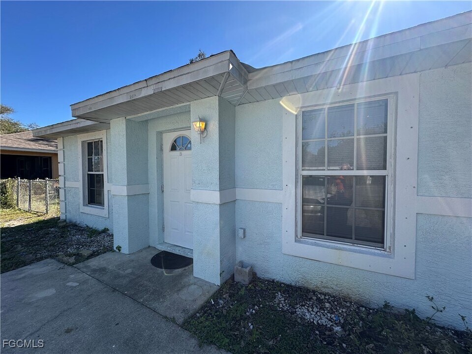 3120 Economy St in Ft. Myers, FL - Building Photo