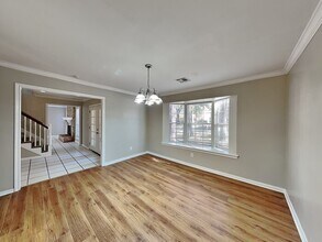 1906 Tucumcari Dr in Houston, TX - Foto de edificio - Building Photo