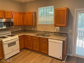 4014 Carisbrook Dr in Union City, GA - Building Photo - Building Photo