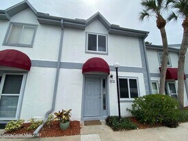 129 Seaport Blvd, Unit T13 in Cape Canaveral, FL - Building Photo