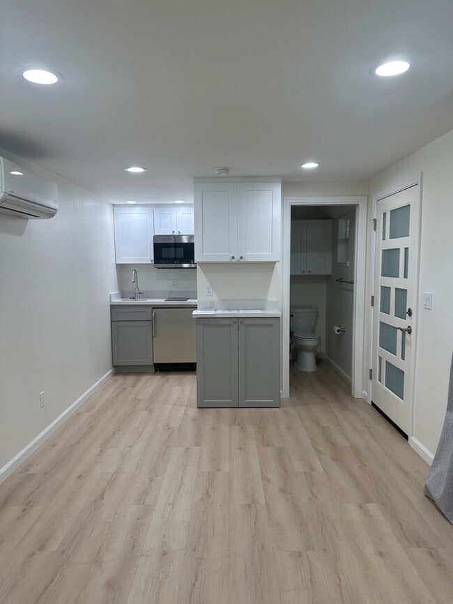 18 Glenwood Dr, Unit Glenwood Studio in Napa, CA - Foto de edificio - Building Photo