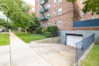 Cathedral Gardens in Hempstead, NY - Building Photo - Building Photo