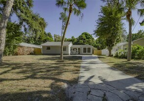 1420 Alhambra Way S in St. Petersburg, FL - Building Photo