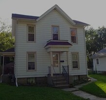1128 14th St, Unit 1 in Rockford, IL - Building Photo