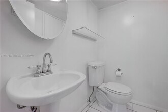 3862 NE 171 St-Unit -B (2) in North Miami Beach, FL - Building Photo - Building Photo