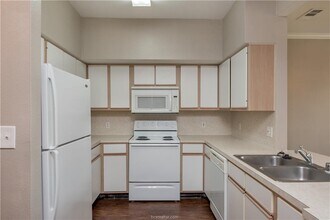 1230 Canyon Creek Cir in College Station, TX - Building Photo - Building Photo