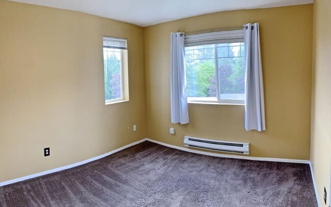 18501 SE Newport Way in Issaquah, WA - Building Photo - Building Photo