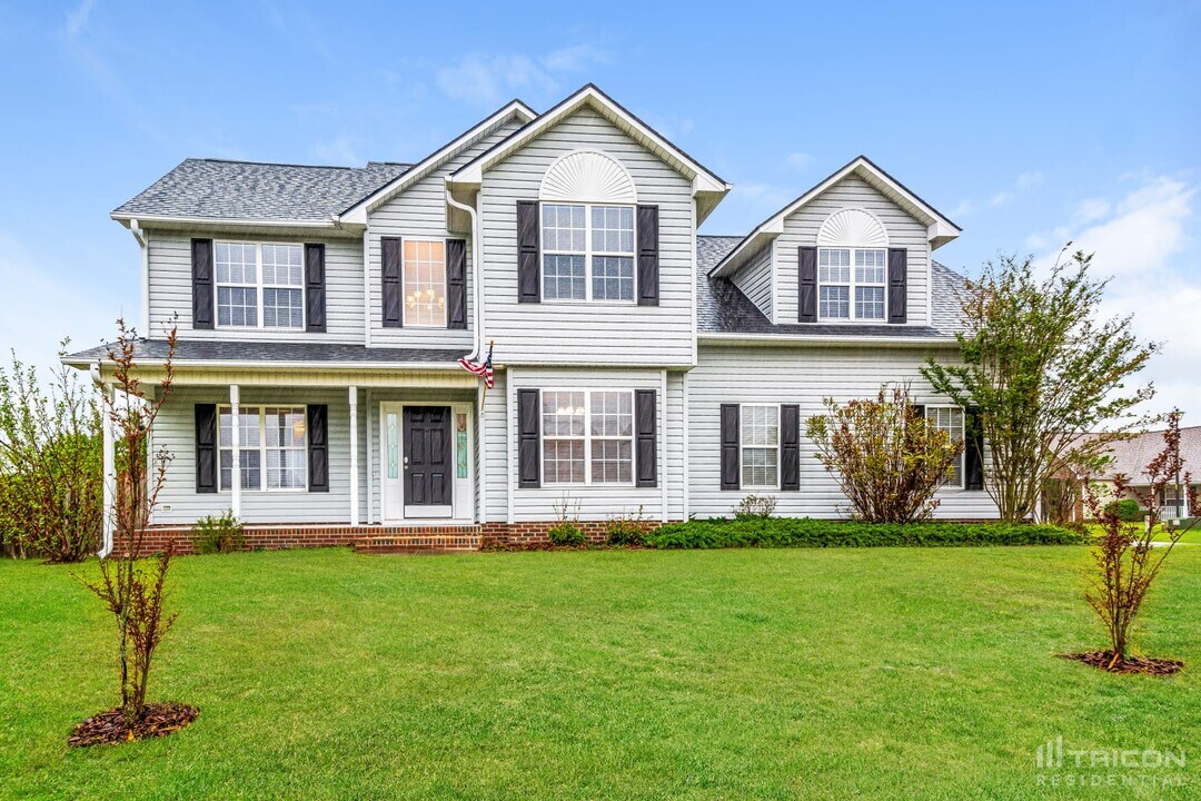 147 Scotland Dr in Spring Lake, NC - Building Photo